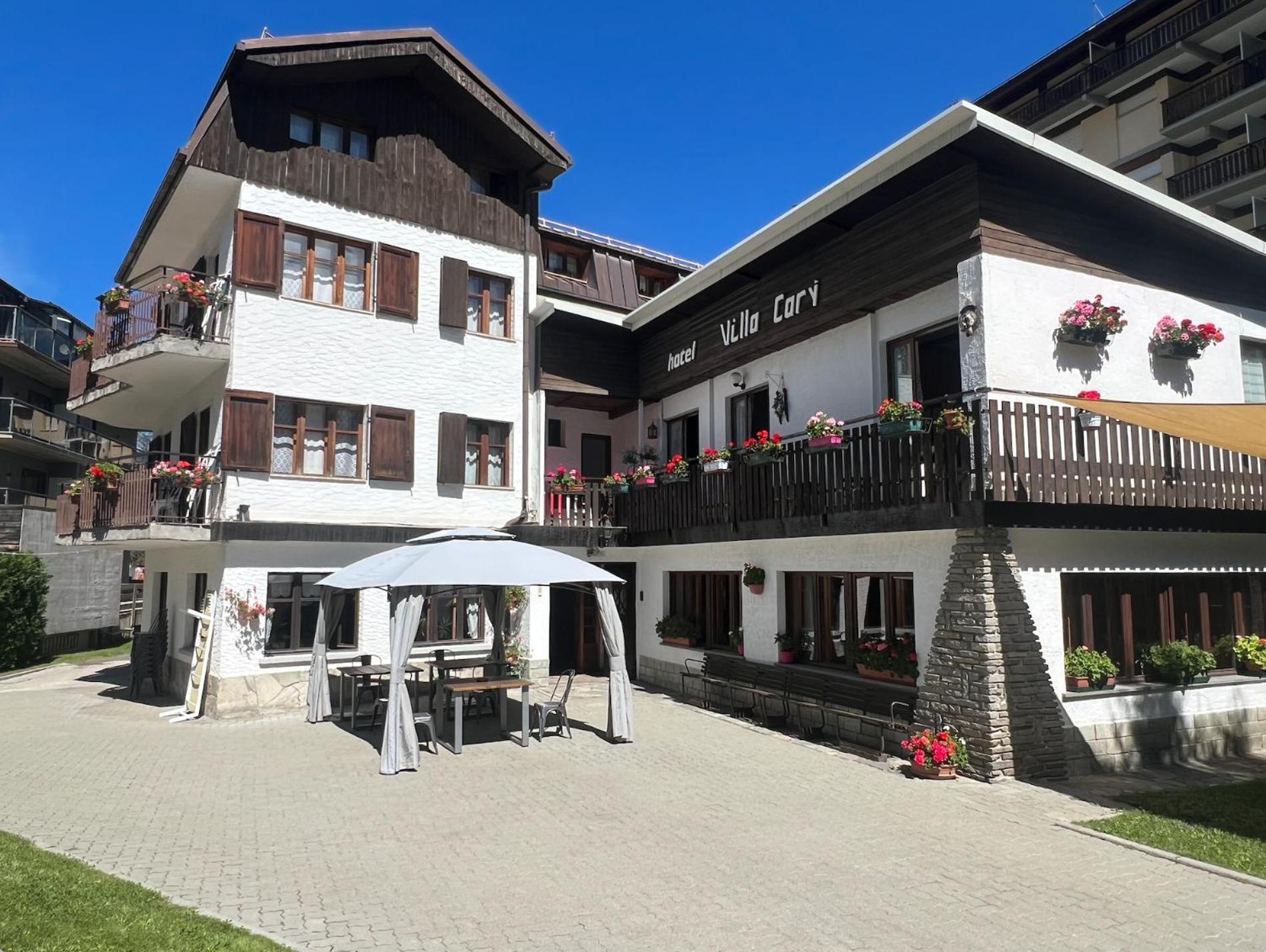 Hotel Villa Cary Oulx Exteriör bild