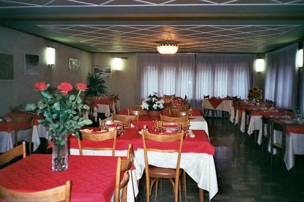 Hotel Villa Cary Oulx Exteriör bild